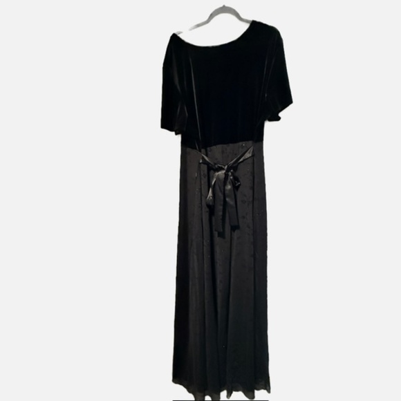 4X black velvet gown - Picture 6 of 9